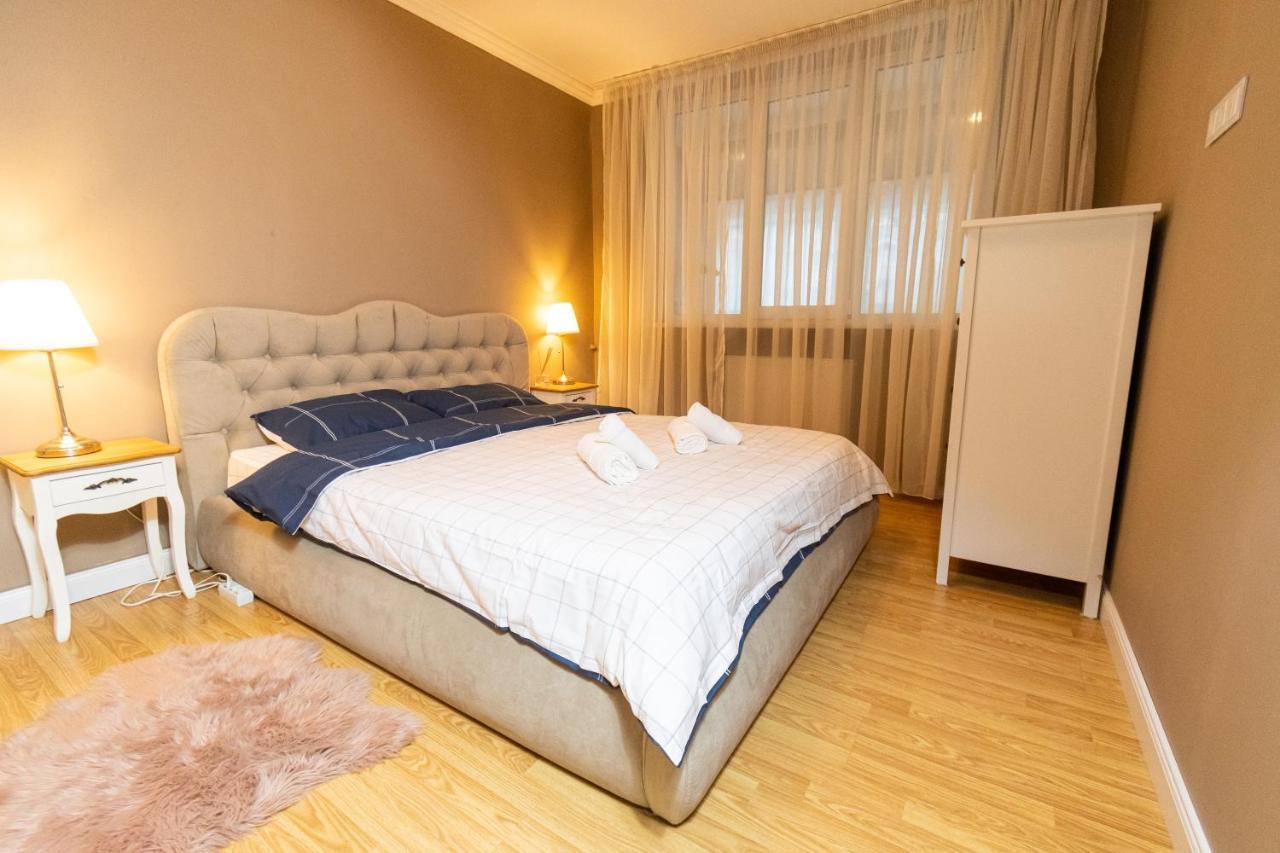 Central Apt. Near Afi Mall, 5 Mins To The Old Town By Car Apartment Brasov Luaran gambar