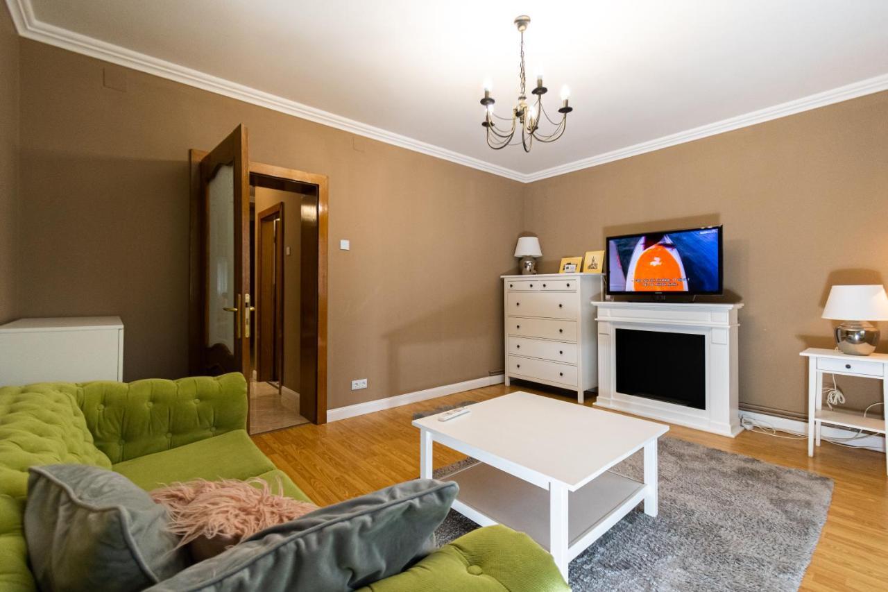Central Apt. Near Afi Mall, 5 Mins To The Old Town By Car Apartment Brasov Luaran gambar