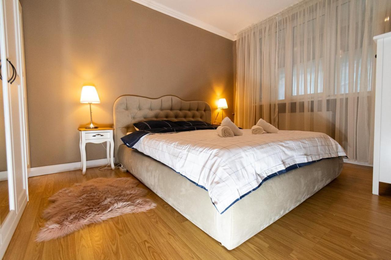Central Apt. Near Afi Mall, 5 Mins To The Old Town By Car Apartment Brasov Luaran gambar