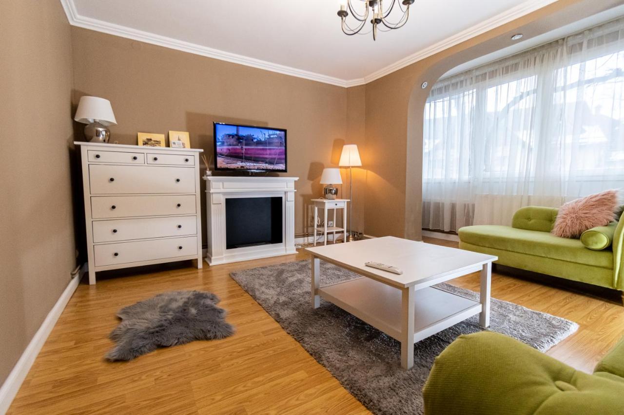 Central Apt. Near Afi Mall, 5 Mins To The Old Town By Car Apartment Brasov Luaran gambar